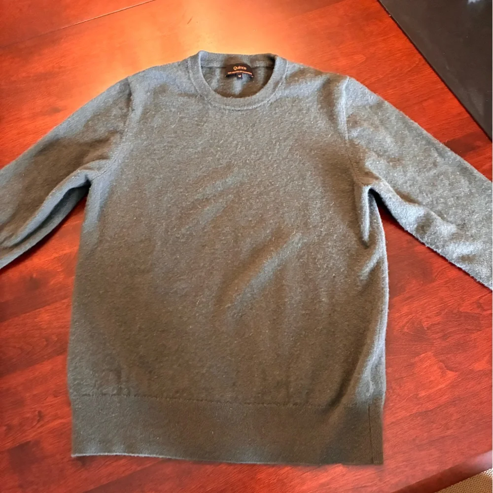 Quince 100% Mongolian Cashmere Crewneck Sweater in green - Picture 4 of 7